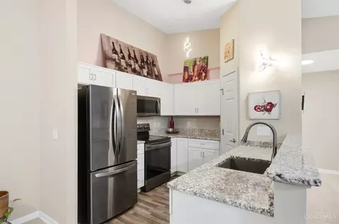 Kitchen - 5449 Michelles Oak Ct, Cincinnati, OH 45248 photo 2 of 3