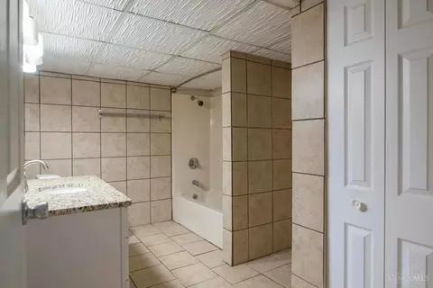 Bath - 1735 Sutton Ave, Cincinnati, OH 45230 photo 3 of 3