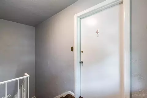 Entry Way - 1735 Sutton Ave, Cincinnati, OH 45230 photo 2 of 2