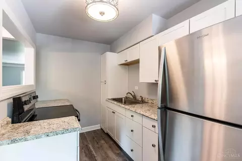 Kitchen - 1735 Sutton Ave, Cincinnati, OH 45230 photo 3 of 8