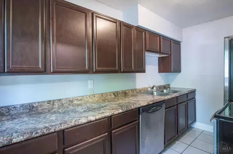 Kitchen - 1735 Sutton Ave, Cincinnati, OH 45230 photo 5 of 8