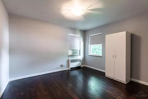 Bedroom - 1735 Sutton Ave, Cincinnati, OH 45230 photo 4 of 11