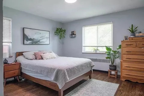 Bedroom - 1735 Sutton Ave, Cincinnati, OH 45230 photo 1 of 11
