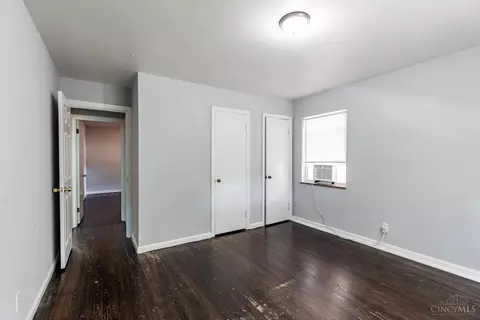 Bedroom - 1735 Sutton Ave, Cincinnati, OH 45230 photo 5 of 11