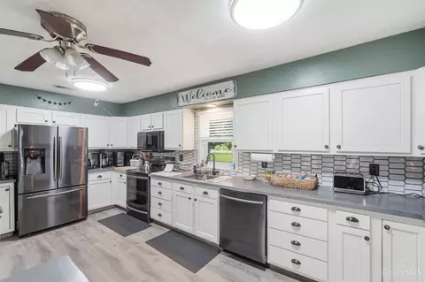 Kitchen - 1439 Lyons Rd, Amelia, OH 45102 photo 4 of 4