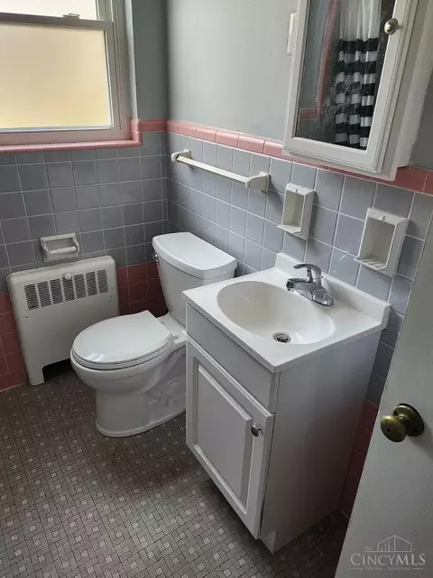 Bath - 6026 Colter Ave, Cincinnati, OH 45230 photo 1 of 2