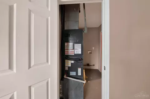 Entry Way - 6431 Betts Ave, Cincinnati, OH 45224 photo 2 of 3
