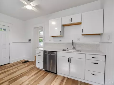 Kitchen - 3743 Darwin Ave, Cincinnati, OH 45211 photo 4 of 5