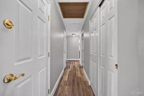 Entry Way - 511 Milgin Dr, Cincinnati, OH 45238 photo 1 of 2