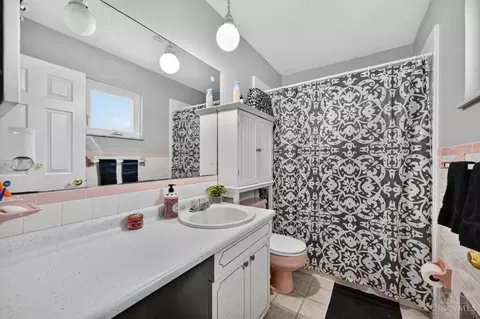 Bath - 511 Milgin Dr, Cincinnati, OH 45238 photo 1 of 3