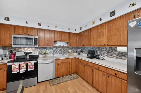 Kitchen - 511 Milgin Dr, Cincinnati, OH 45238 photo 3 of 4