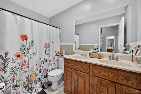 Bath - 511 Milgin Dr, Cincinnati, OH 45238 photo 2 of 3