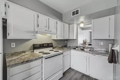 Kitchen - 7 Byrd Trce, Batavia, OH 45103 photo 1 of 2