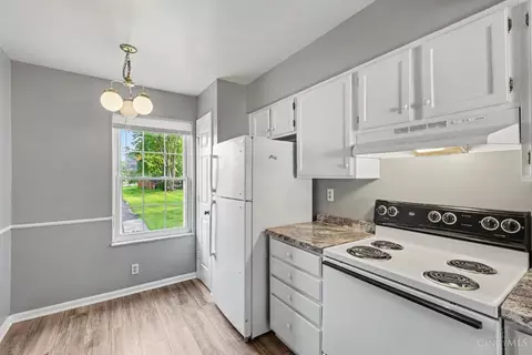Kitchen - 7 Byrd Trce, Batavia, OH 45103 photo 2 of 2