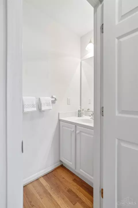 Bath - 9640 Millbrook Dr, Cincinnati, OH 45231 photo 1 of 6