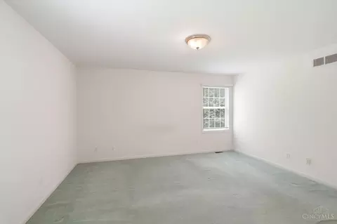 Bedroom - 9640 Millbrook Dr, Cincinnati, OH 45231 photo 3 of 7