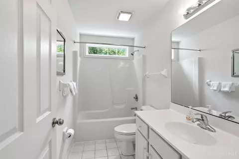 Bath - 9640 Millbrook Dr, Cincinnati, OH 45231 photo 6 of 6