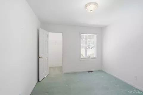 Bedroom - 9640 Millbrook Dr, Cincinnati, OH 45231 photo 6 of 7