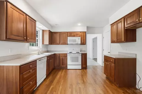 Kitchen - 9640 Millbrook Dr, Cincinnati, OH 45231 photo 4 of 4