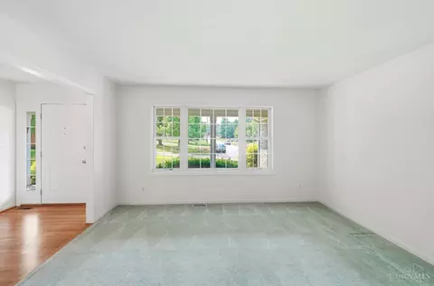 Living - 9640 Millbrook Dr, Cincinnati, OH 45231 photo 2 of 8