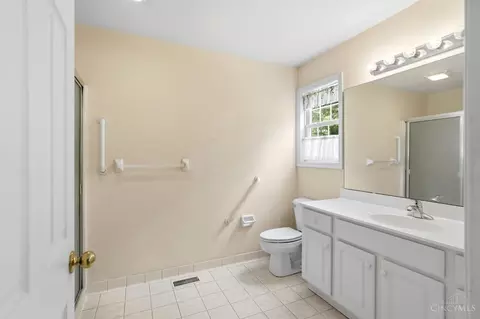 Bath - 9640 Millbrook Dr, Cincinnati, OH 45231 photo 3 of 6