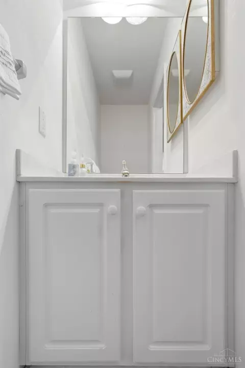 Bath - 9640 Millbrook Dr, Cincinnati, OH 45231 photo 2 of 6