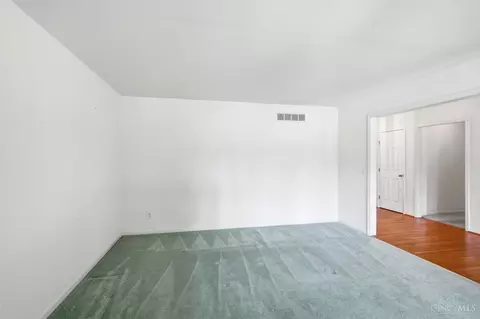 Living - 9640 Millbrook Dr, Cincinnati, OH 45231 photo 3 of 8