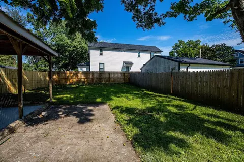 Exterior - 4704 Ward St, Cincinnati, OH 45227 photo 5 of 6
