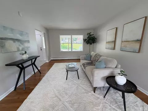 Living - 2715 Powell Dr, Cincinnati, OH 45211 photo 6 of 13