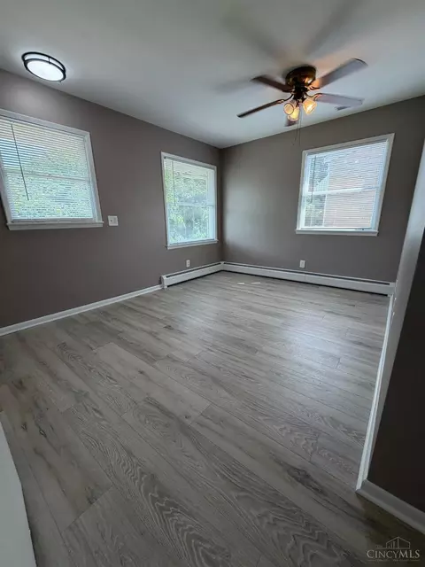 Bedroom - 2715 Powell Dr, Cincinnati, OH 45211 photo 2 of 10