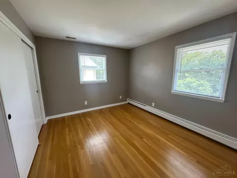 Bedroom - 2715 Powell Dr, Cincinnati, OH 45211 photo 5 of 10