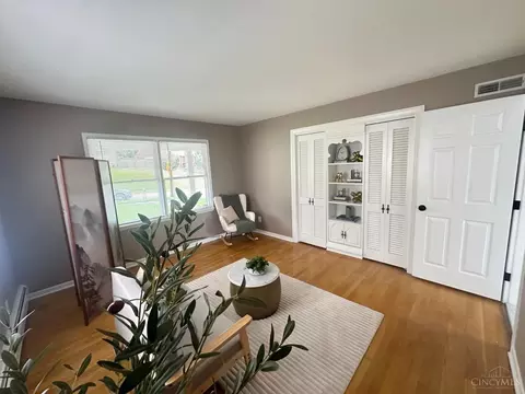 Living - 2715 Powell Dr, Cincinnati, OH 45211 photo 8 of 13