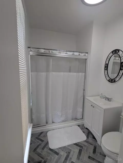 Bath - 7160 River Rd, Cincinnati, OH 45233 photo 1 of 1