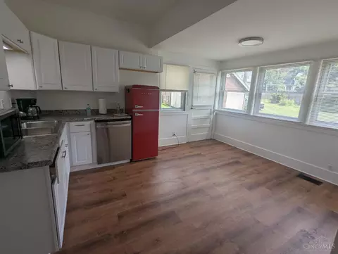 Kitchen - 7160 River Rd, Cincinnati, OH 45233 photo 1 of 2