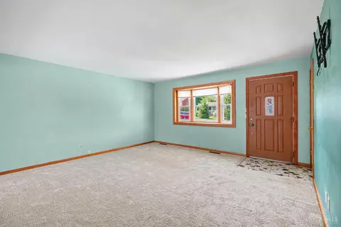Living - 5738 Windview Dr, Cincinnati, OH 45248 photo 1 of 3