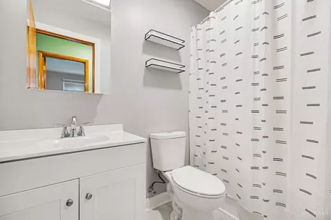 Bath - 5738 Windview Dr, Cincinnati, OH 45248 photo 2 of 3