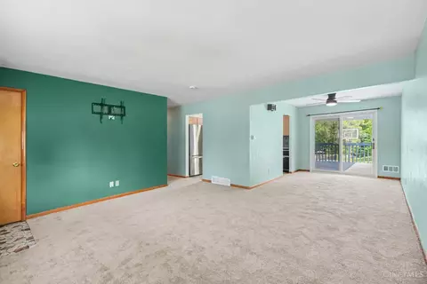 Living - 5738 Windview Dr, Cincinnati, OH 45248 photo 2 of 3