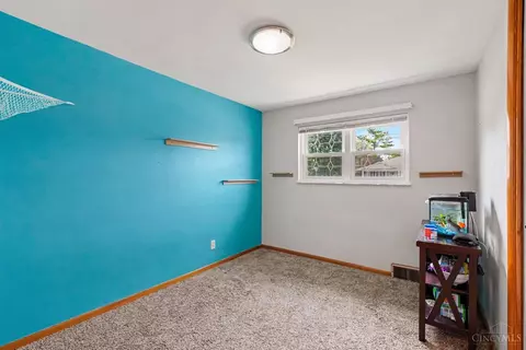 Bedroom - 5738 Windview Dr, Cincinnati, OH 45248 photo 3 of 5