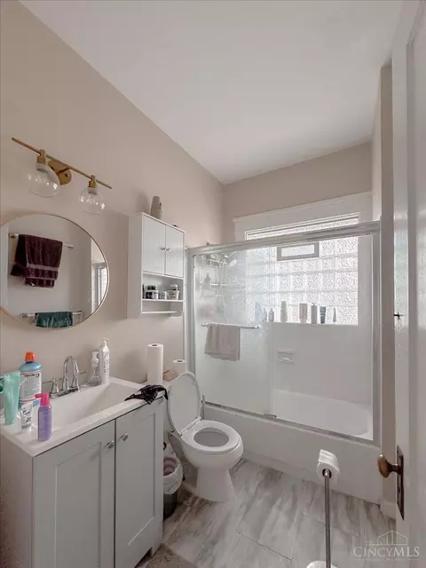 Bath - 2515 Hackberry St, Cincinnati, OH 45206 photo 3 of 3