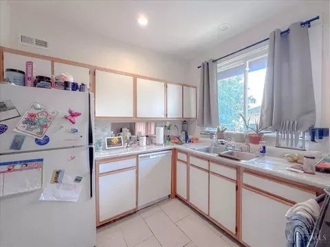 Kitchen - 2515 Hackberry St, Cincinnati, OH 45206 photo 2 of 3