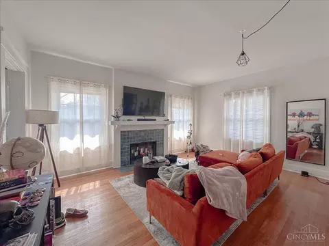 Living - 2515 Hackberry St, Cincinnati, OH 45206 photo 4 of 6