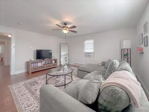 Living - 2515 Hackberry St, Cincinnati, OH 45206 photo 6 of 6
