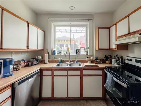 Kitchen - 2515 Hackberry St, Cincinnati, OH 45206 photo 1 of 3