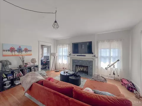 Living - 2515 Hackberry St, Cincinnati, OH 45206 photo 5 of 6