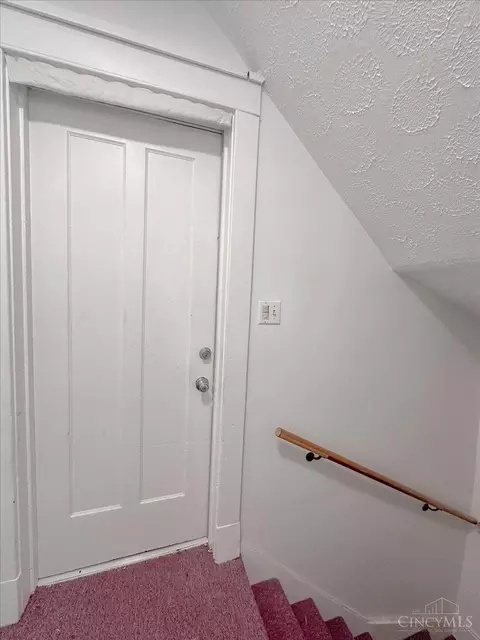 Entry Way - 2515 Hackberry St, Cincinnati, OH 45206 photo 3 of 7