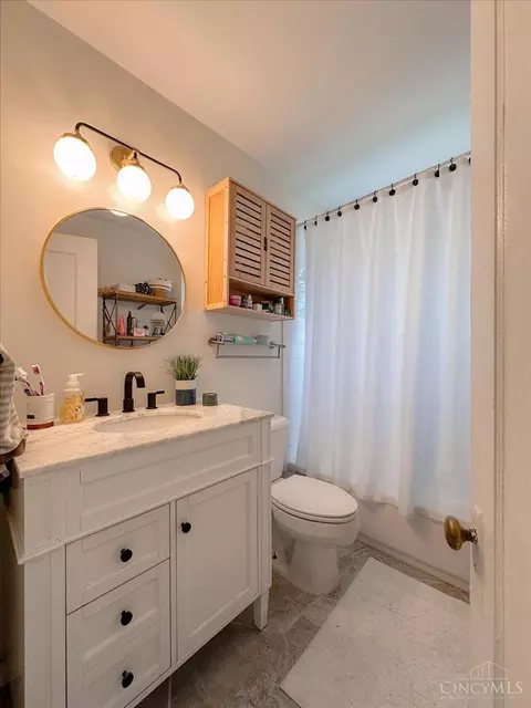 Bath - 2515 Hackberry St, Cincinnati, OH 45206 photo 1 of 3