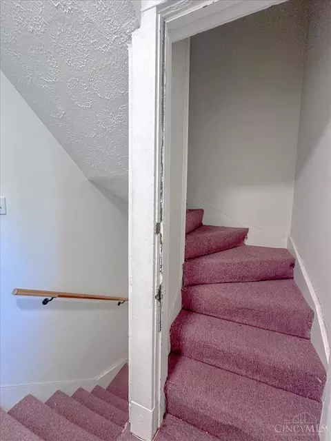 Entry Way - 2515 Hackberry St, Cincinnati, OH 45206 photo 5 of 7