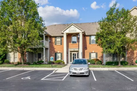 8021 Pinnacle Point Dr, West Chester, OH 45069
