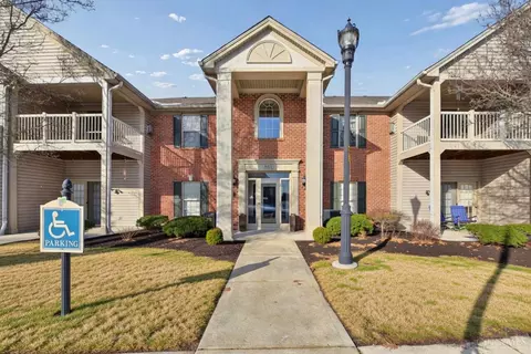 8021 Pinnacle Point Dr, West Chester, OH 45069