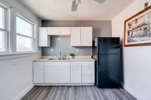 Kitchen - 3025 Gilbert Ave, Cincinnati, OH 45206 photo 2 of 3